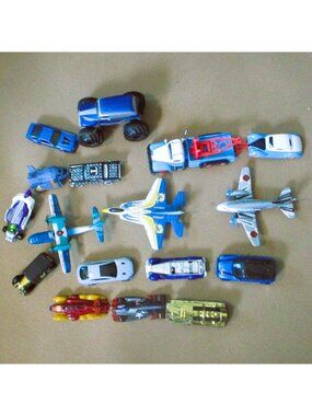 Lot Of 18 Matchbox Hot Wheels Cars Planes Assorted Miniature Collectibles  20c